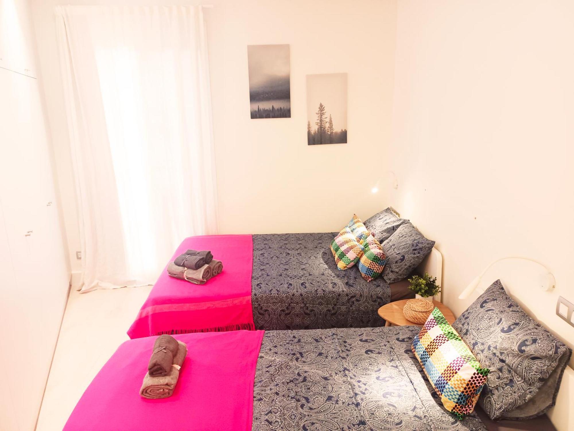 Private Rooms By Plaza Universidad Барселона Экстерьер фото